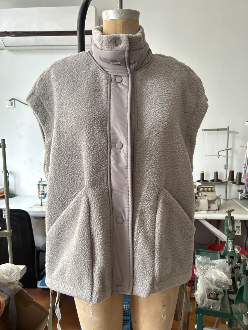 PREORDER: RERUN Wrenlee Fleece Vest 12.15.25 osym