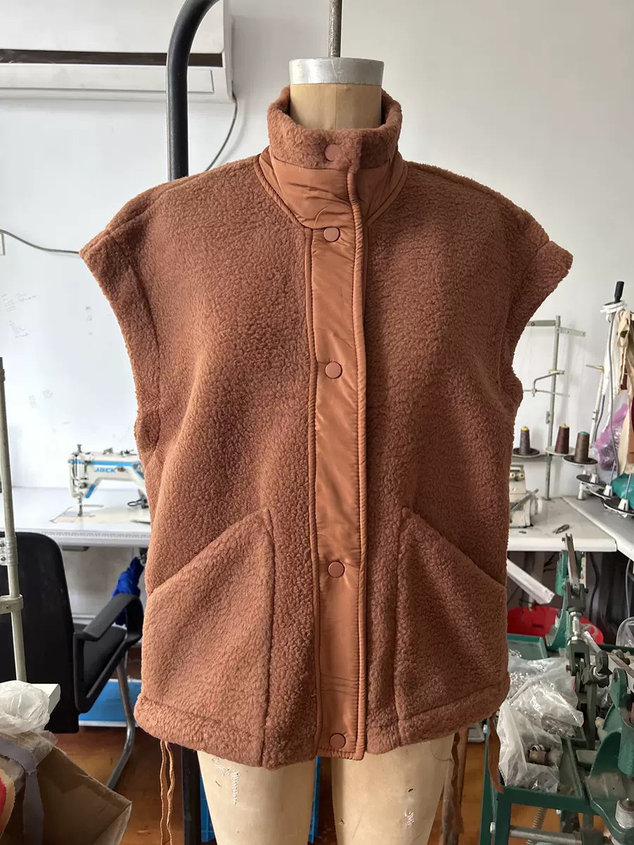 PREORDER: RERUN Wrenlee Fleece Vest 12.15.25 osym